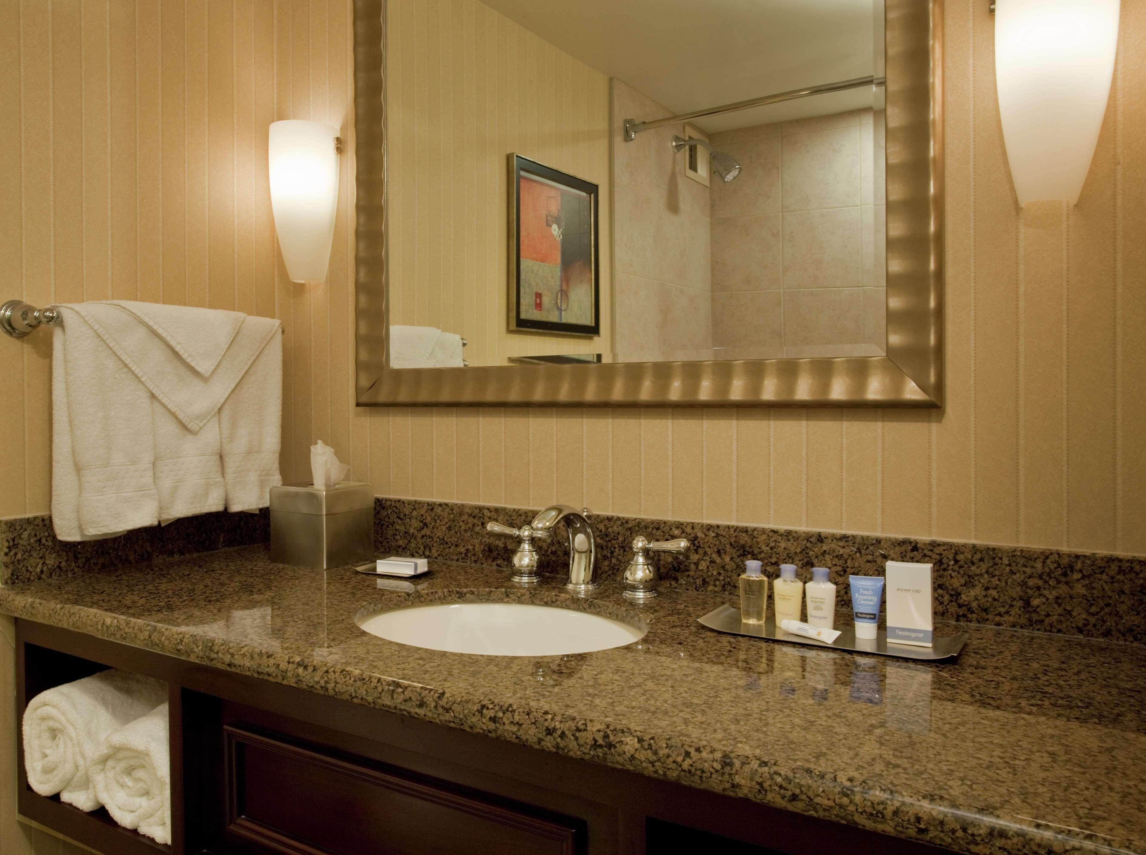 Doubletree By Hilton Hotel Syracuse Іст-Сіракуз Екстер'єр фото