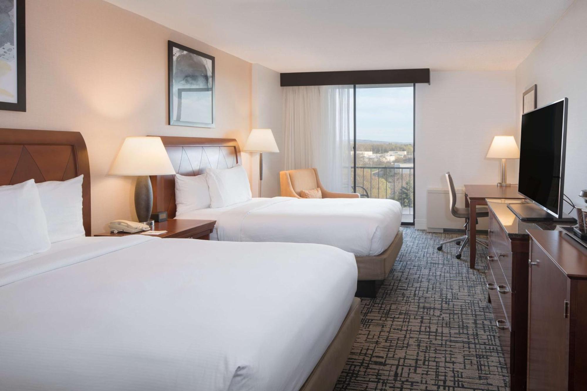 Doubletree By Hilton Hotel Syracuse Іст-Сіракуз Екстер'єр фото