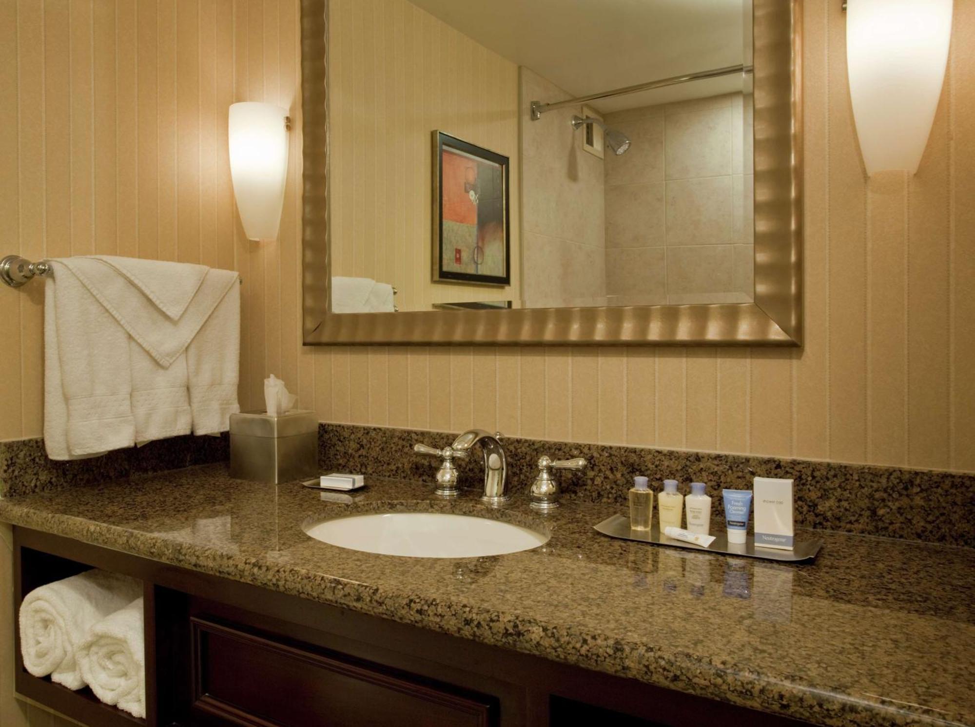 Doubletree By Hilton Hotel Syracuse Іст-Сіракуз Екстер'єр фото