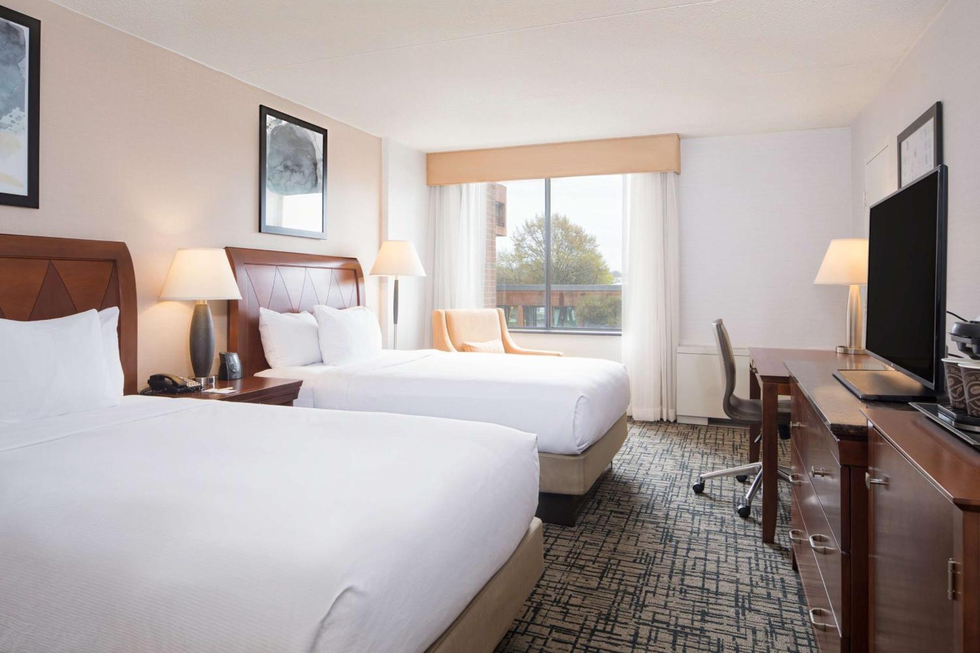 Doubletree By Hilton Hotel Syracuse Іст-Сіракуз Екстер'єр фото
